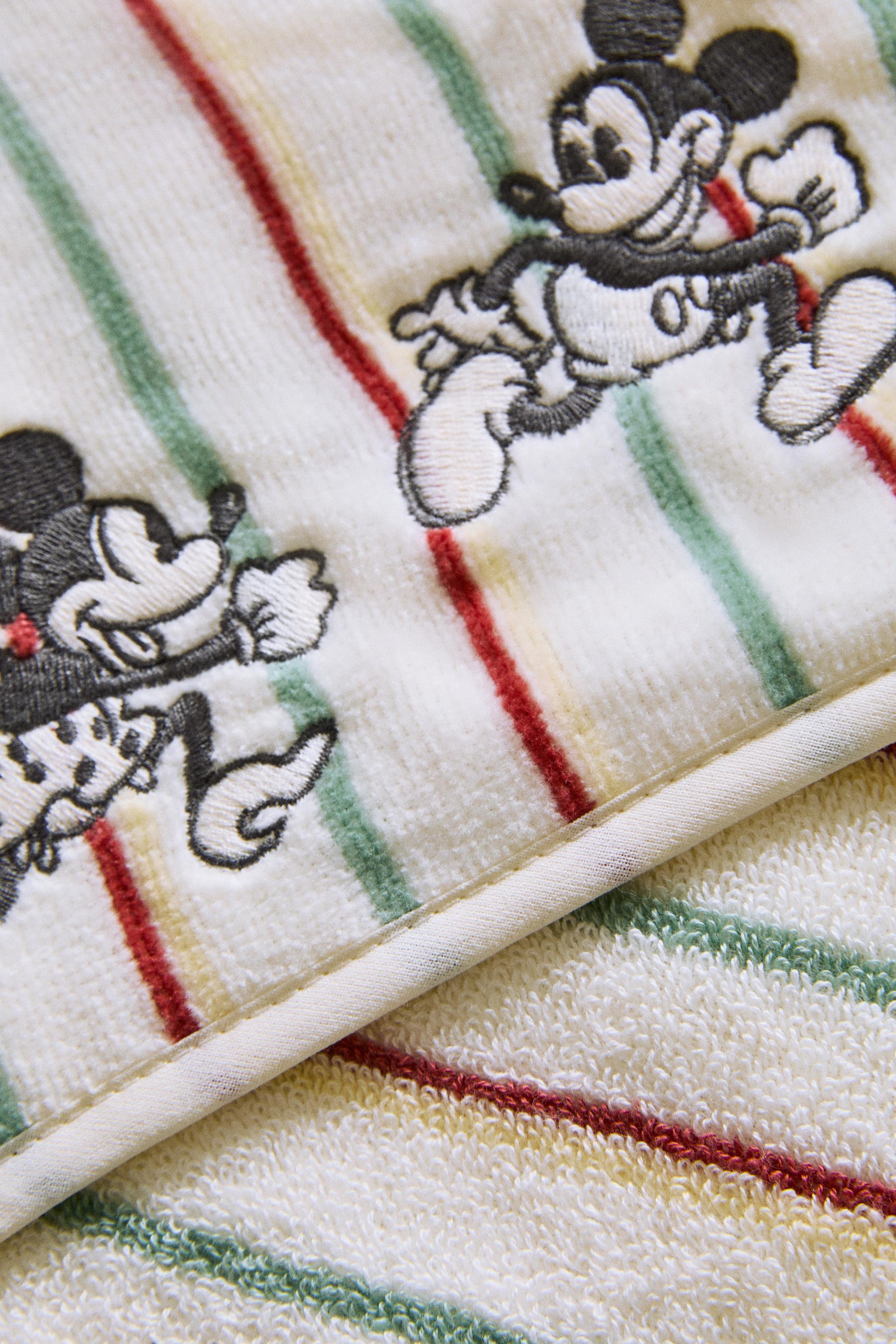 MICKEY & MINNIE ©DISNEY VELOUR HOODED BATH TOWEL